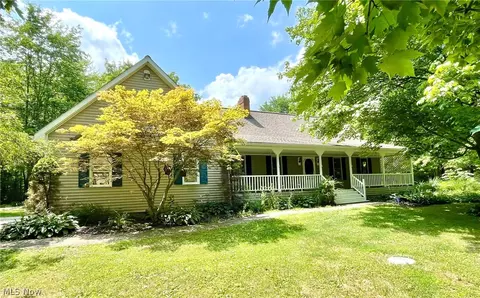 19130 Brookfield Rd, Chagrin Falls, OH 44023