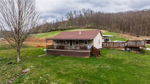 1088 Bear Run Rd, Cairo, WV 26337