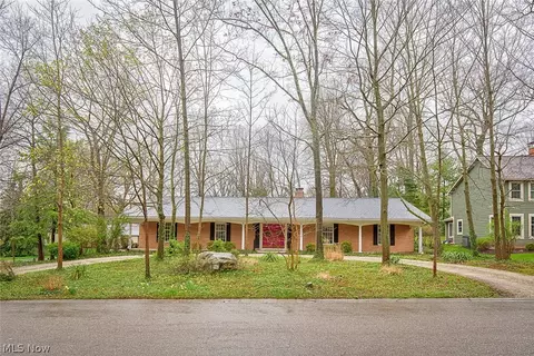 2276 Radford St NW, North Canton, OH 44720