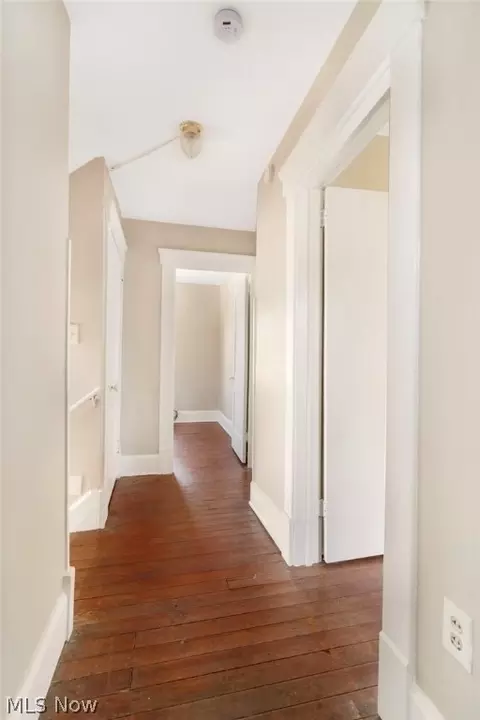 Entry Way - 437 Kenyon Ave, Elyria, OH 44035 photo 1 of 5