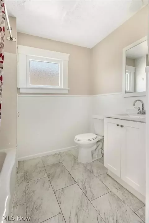 Bath - 437 Kenyon Ave, Elyria, OH 44035 photo 1 of 1
