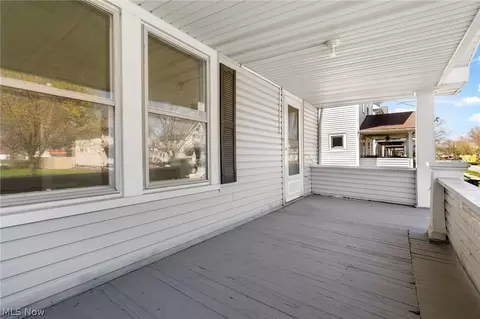 Exterior - 437 Kenyon Ave, Elyria, OH 44035 photo 4 of 8