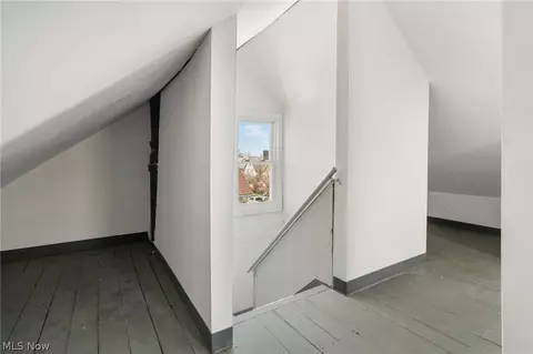 Entry Way - 437 Kenyon Ave, Elyria, OH 44035 photo 5 of 5