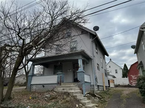 250 Oberlin Ct, Akron, OH 44311