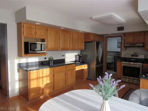 Kitchen - 2995 Marks Rd, Medina, OH 44256 photo 2 of 3