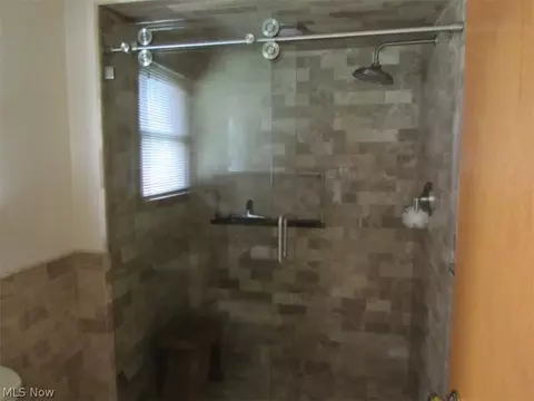 Bath - 2995 Marks Rd, Medina, OH 44256 photo 2 of 2