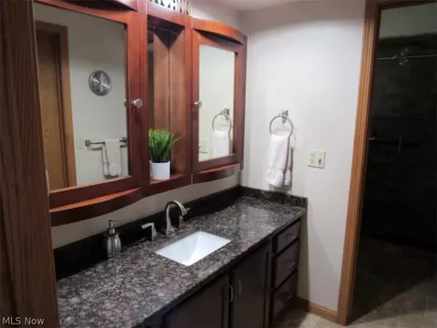 Bath - 2995 Marks Rd, Medina, OH 44256 photo 1 of 2