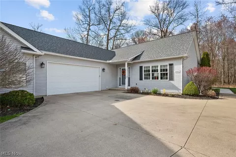 3992 Hilltop Dr #24, Vermilion, OH 44089