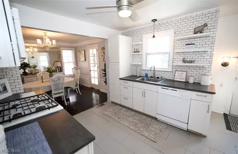 Kitchen - 165 E 209th St, Euclid, OH 44123 photo 2 of 3