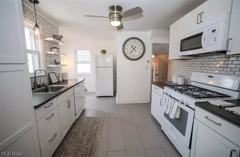 Kitchen - 165 E 209th St, Euclid, OH 44123 photo 1 of 3