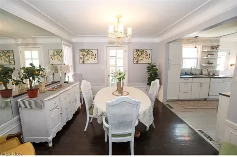 Dining - 165 E 209th St, Euclid, OH 44123 photo 2 of 2