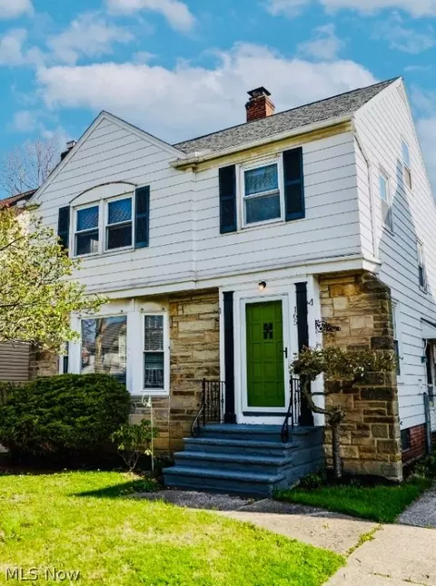 Exterior - 165 E 209th St, Euclid, OH 44123 photo 2 of 5