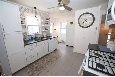 Kitchen - 165 E 209th St, Euclid, OH 44123 photo 3 of 3