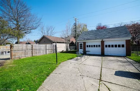 Exterior - 165 E 209th St, Euclid, OH 44123 photo 4 of 5