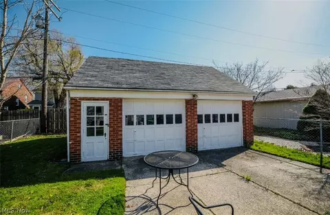Exterior - 165 E 209th St, Euclid, OH 44123 photo 5 of 5