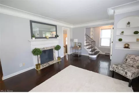 Living - 165 E 209th St, Euclid, OH 44123 photo 2 of 6