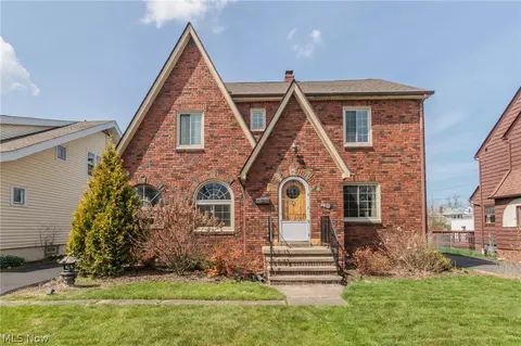 2472 Eaton Rd, University Heights, OH 44118