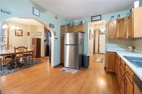 Entry Way - 229 E Porter St, Malvern, OH 44644 photo 3 of 7
