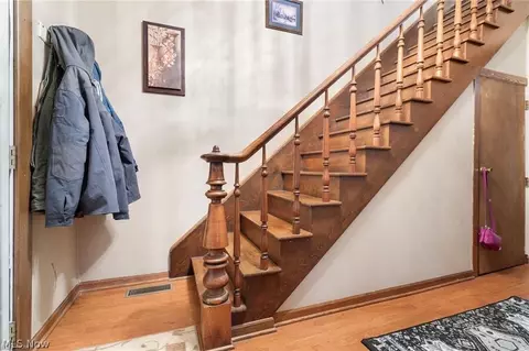 Entry Way - 229 E Porter St, Malvern, OH 44644 photo 2 of 7