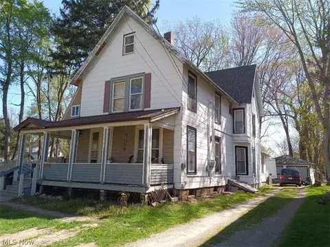 1004 East Ave, Elyria, OH 44035 photo 3