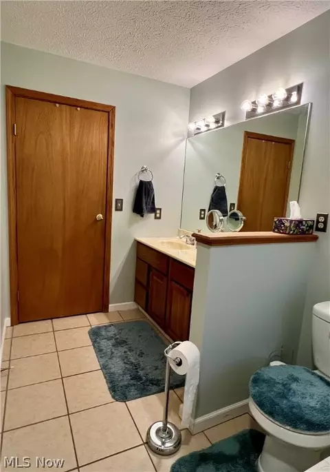 Bath - 2665 Robindale Ave, Akron, OH 44312 photo 1 of 6