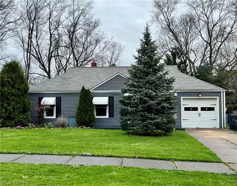 2665 Robindale Ave, Akron, OH 44312