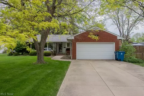 37777 Harlow Dr, Willoughby, OH 44094