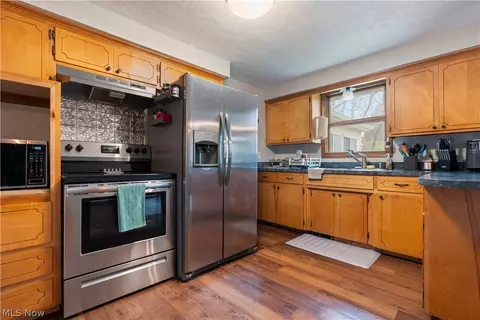 Kitchen - 4904 3rd St NW, Canton, OH 44708 photo 2 of 4