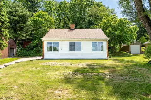 1202 Pittsburg Ave NW, North Canton, OH 44720