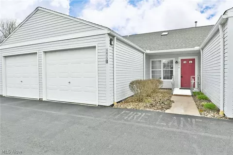 3473 Ivy Hill Cir #D, Cortland, OH 44410