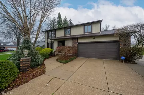 836 Canna Cir, Barberton, OH 44203