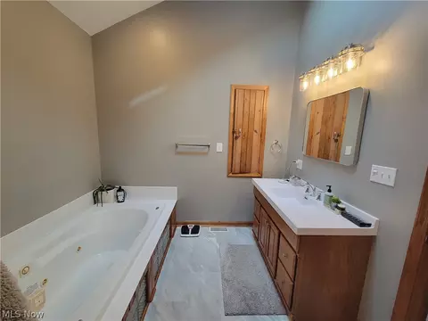 Bath - 5636 Ledge Rd, Madison, OH 44057 photo 2 of 5
