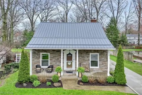 575 Bassett Rd, Bay Village, OH 44140
