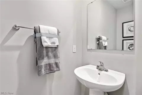 Bath - 4615 Erhart Dr, Lorain, OH 44053 photo 1 of 3