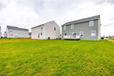 Exterior - 4615 Erhart Dr, Lorain, OH 44053 photo 7 of 10