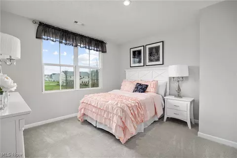 Bedroom - 4615 Erhart Dr, Lorain, OH 44053 photo 5 of 13