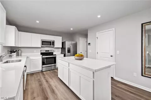 Kitchen - 4615 Erhart Dr, Lorain, OH 44053 photo 1 of 4