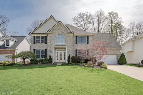 16105 Heatherwood Ct, Strongsville, OH 44149