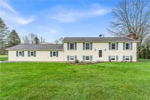 9642 Crow Rd, Litchfield, OH 44253