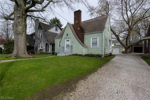 617 21st St NW, Canton, OH 44709