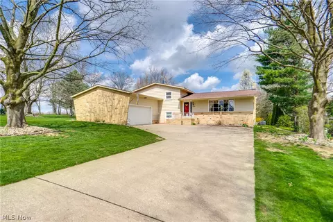 2475 Beechmoor Dr NW, North Canton, OH 44720