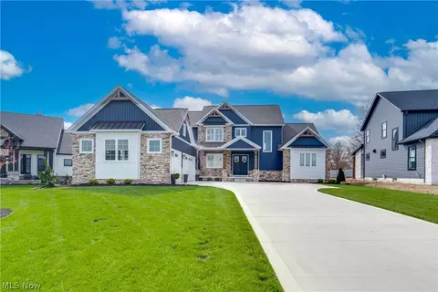 980 Honeysuckle Cir NE, North Canton, OH 44720
