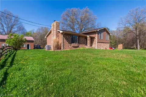 9748 Mount Eaton Rd, Marshallville, OH 44645
