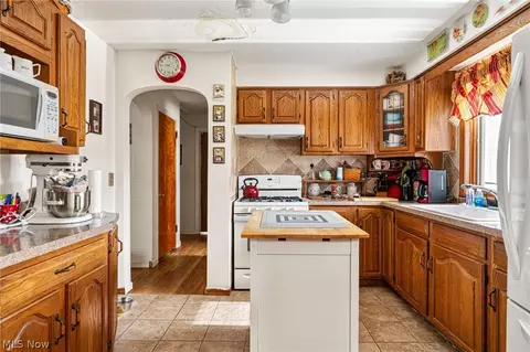 Kitchen - 2913 Werner Ct, Lorain, OH 44052 photo 3 of 3