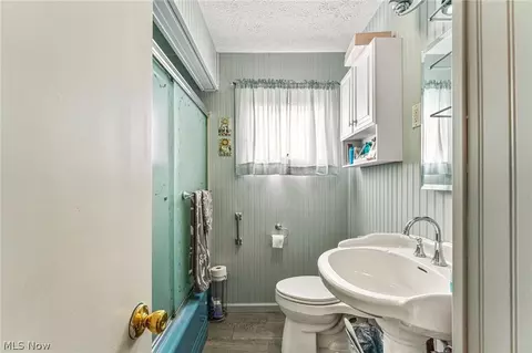 Bath - 2913 Werner Ct, Lorain, OH 44052 photo 1 of 1