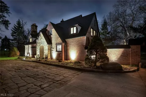 Exterior - 396 Overbrook Rd, Elyria, OH 44035 photo 4 of 8