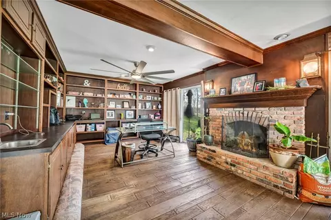 Living - 396 Overbrook Rd, Elyria, OH 44035 photo 9 of 10