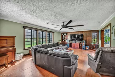 Living - 396 Overbrook Rd, Elyria, OH 44035 photo 2 of 10