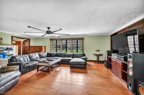 Living - 396 Overbrook Rd, Elyria, OH 44035 photo 4 of 10