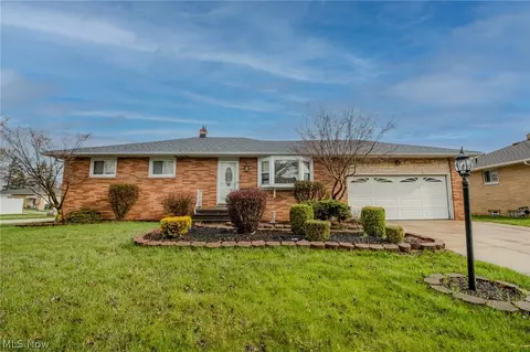 3216 King Richard Dr, Parma, OH 44134